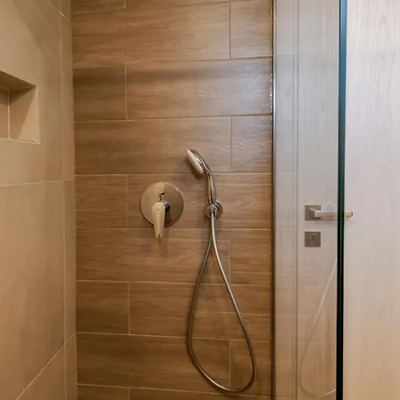 Restia Tower Apartman Tragáki