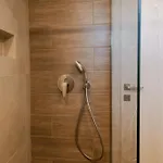 Restia Tower 아파트 트라가키온